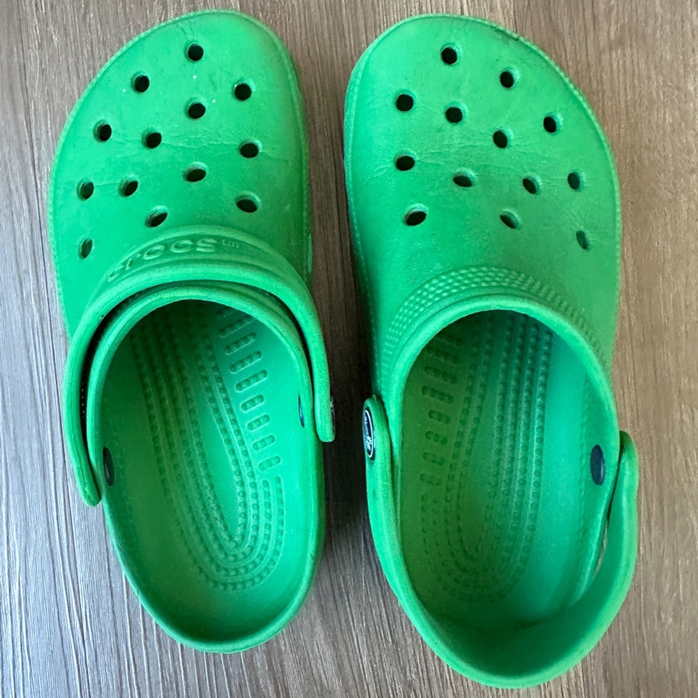 Size 12/13 Kids Unisex Classic Croc Clogs - Green